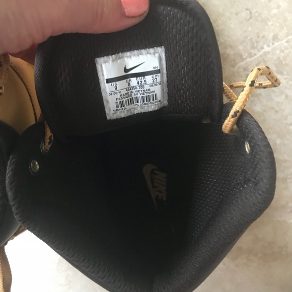 nike manoa boots size 9